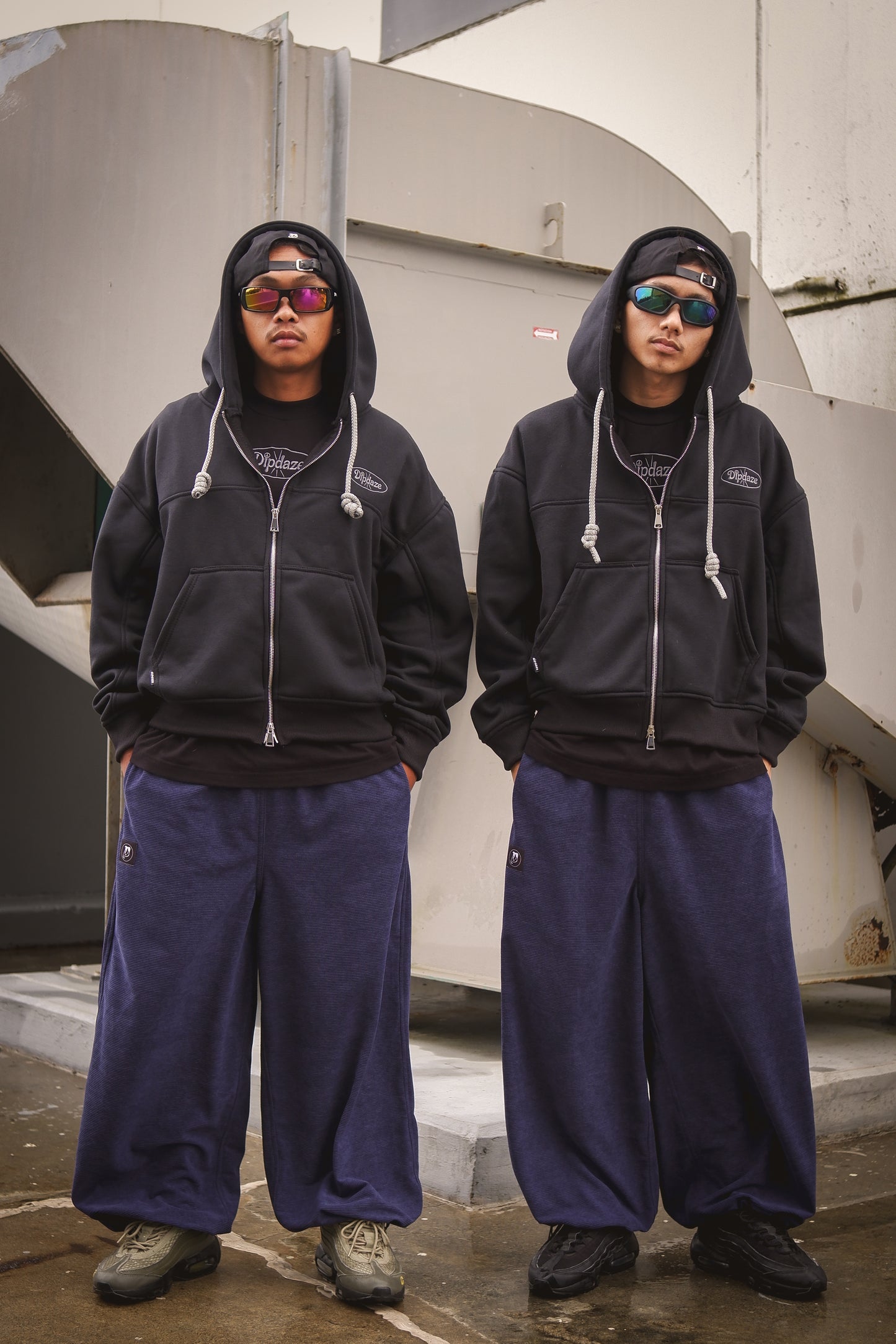 "ZIP UP HOODIE" (BLACK)