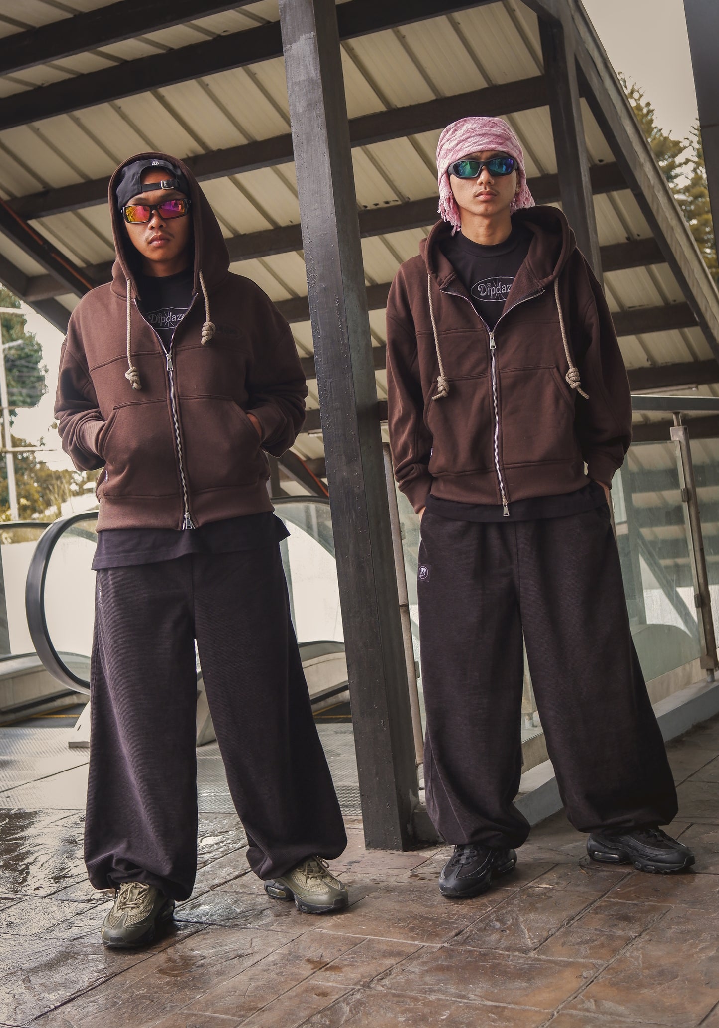 "ZIP UP HOODIE" (CHOCO)